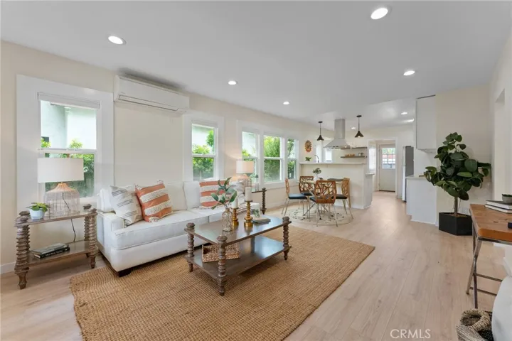 3821 S Hobart Boulevard, Los Angeles, California 90062