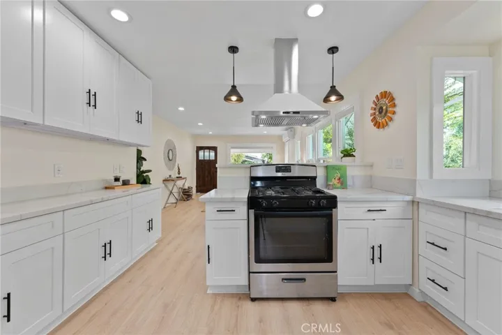 3821 S Hobart Boulevard, Los Angeles, California 90062