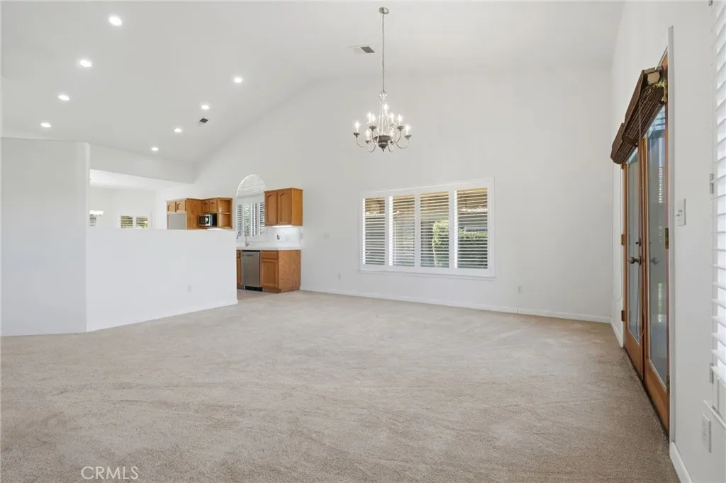 FORMAL DINING AREA