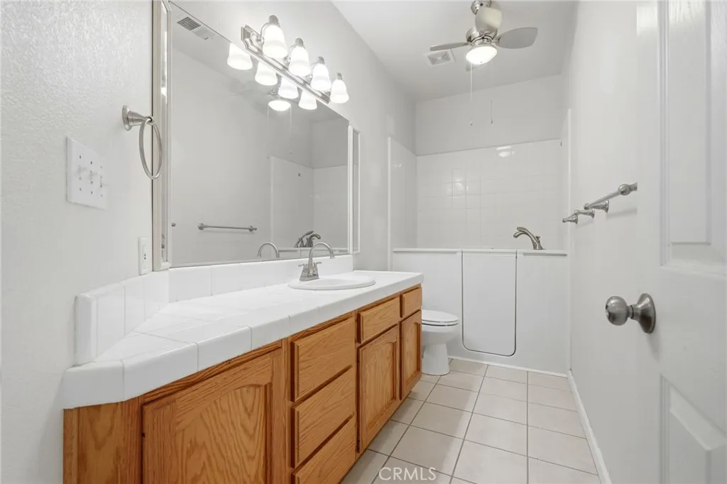 BATHROOM 1