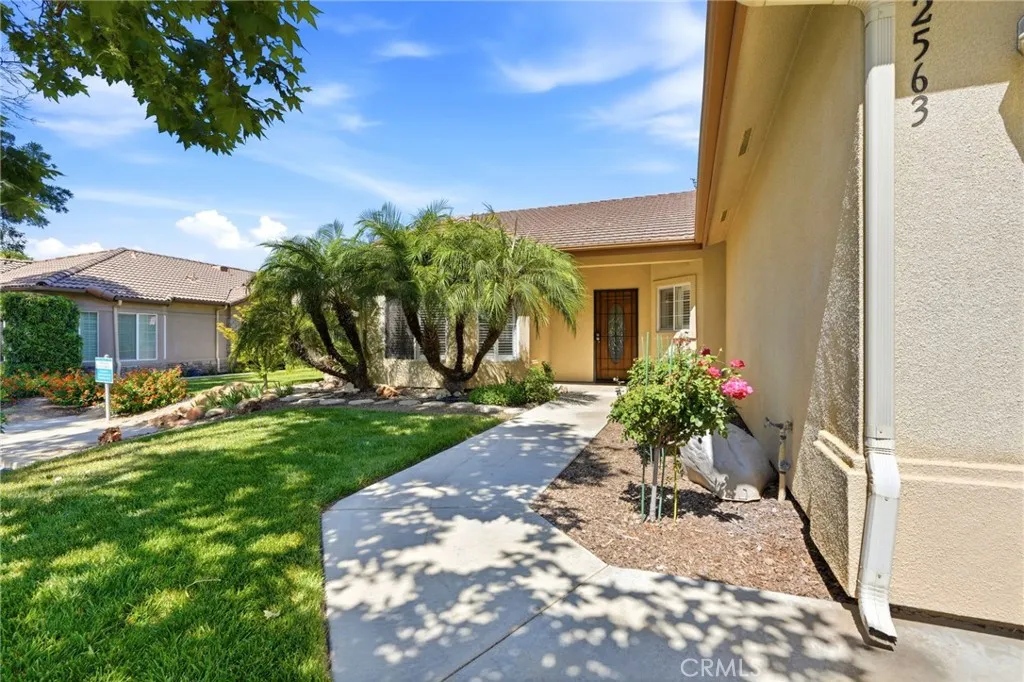 WALK UP TO FRONT DOOR