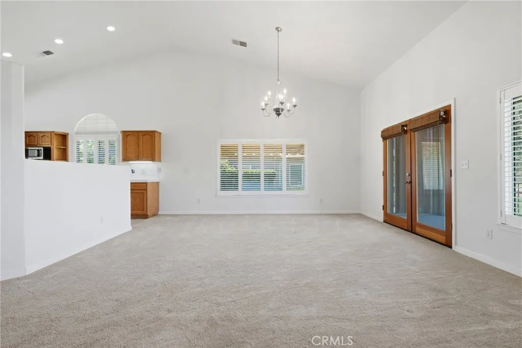 FORMAL DINING AREA