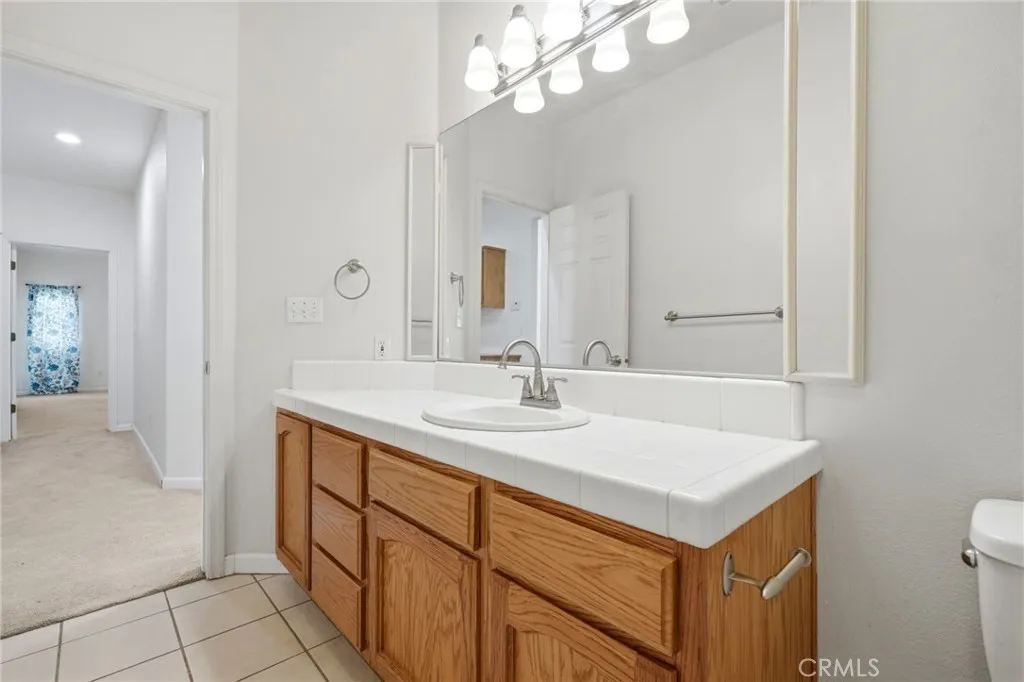 BATHROOM 1