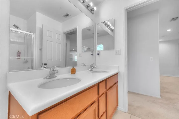 Upstairs 2nd bathroom