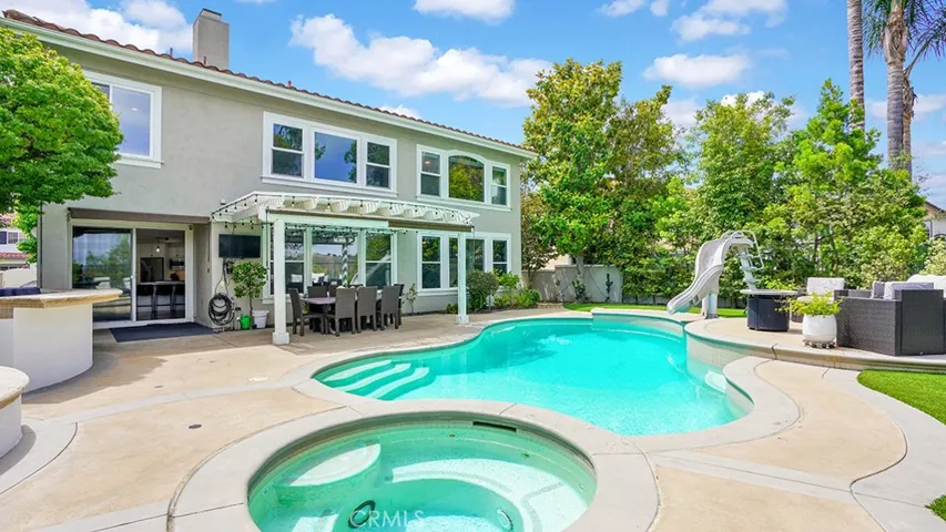 Entertainer's Yard - Private pool + spa and west facing views
