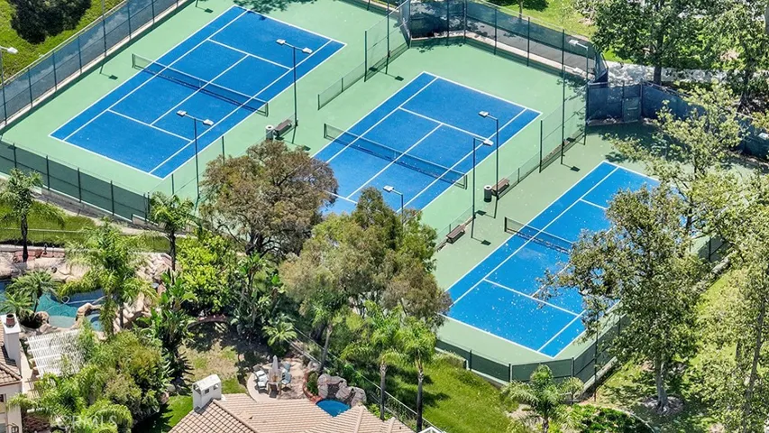 Arroyo Vista Tennis Courts - 1/2 mile away