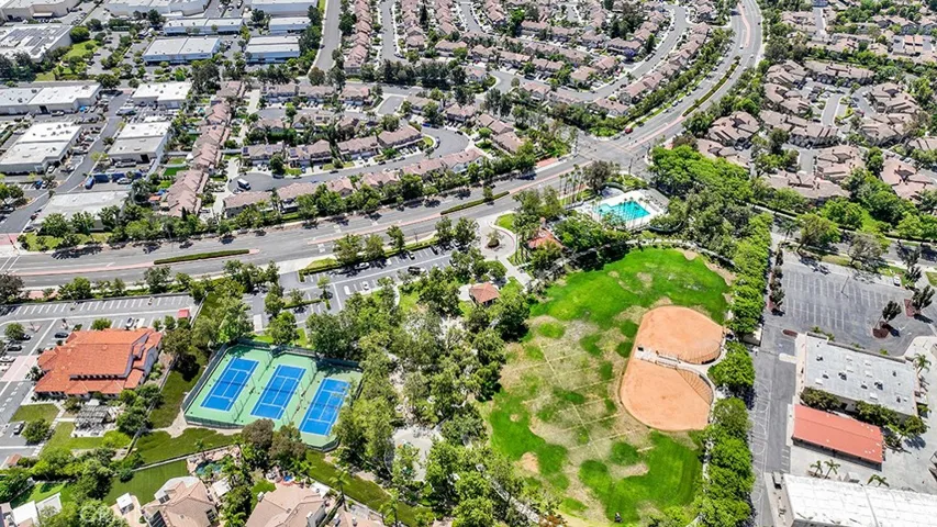 Arroyo Vista Tennis Courts + Parks - 1/2 mile away
