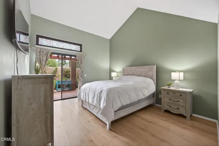 19-web-or-mls-Upmarket Media-3720ViaP067