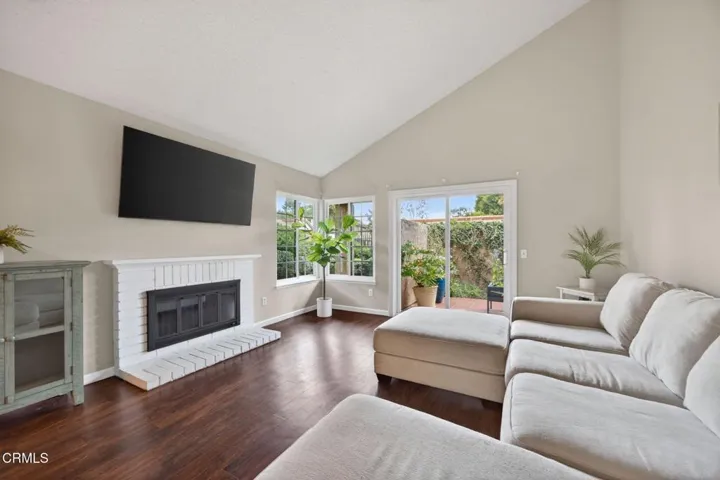 8-web-or-mls-Upmarket Media-3720ViaP028