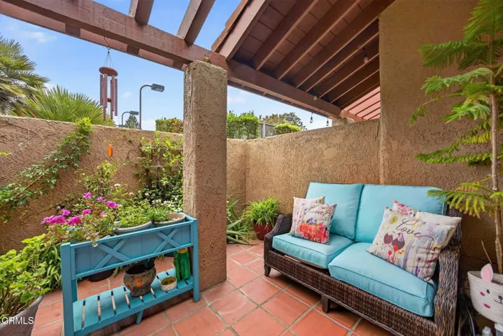 30-web-or-mls-Upmarket Media-3720ViaP037
