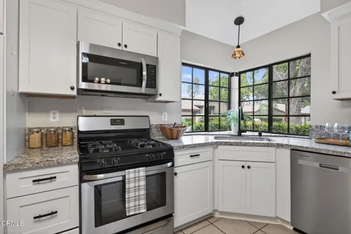 14-web-or-mls-Upmarket Media-3720ViaP054
