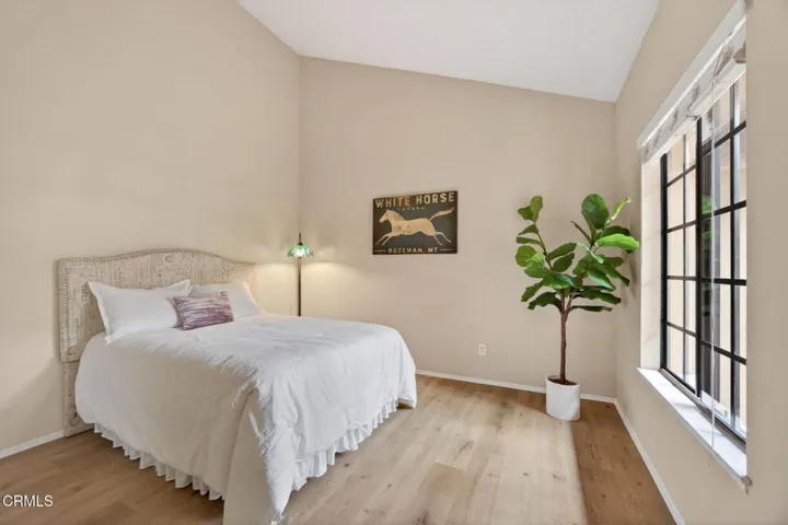 27-web-or-mls-Upmarket Media-3720ViaP091