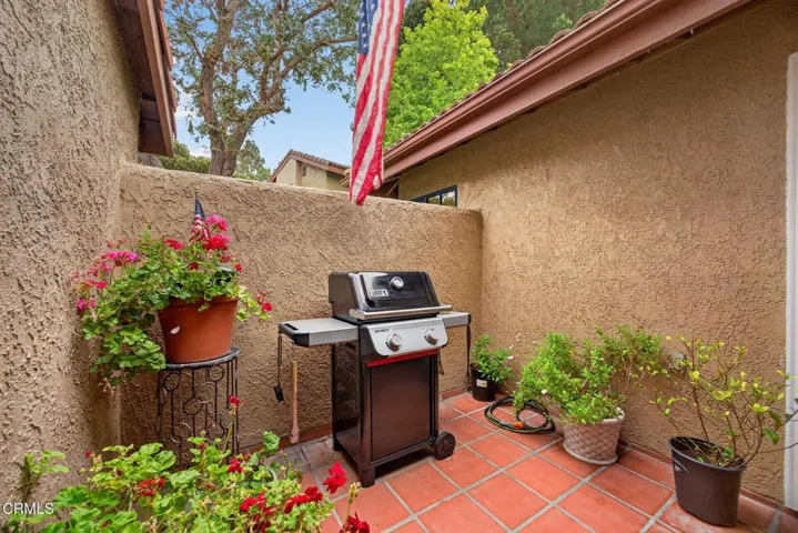 35-web-or-mls-Upmarket Media-3720ViaP109