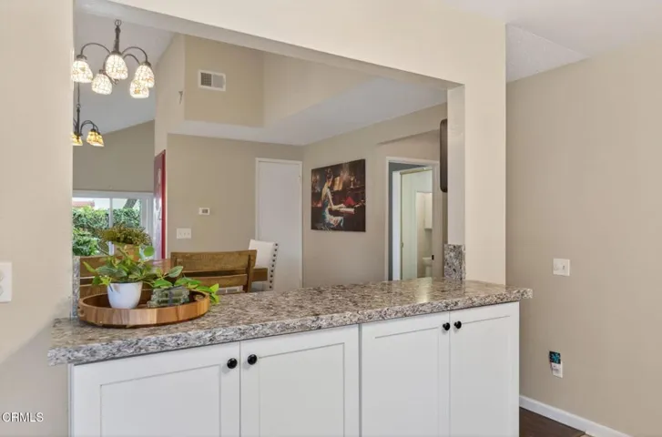 17-web-or-mls-Upmarket Media-3720ViaP061
