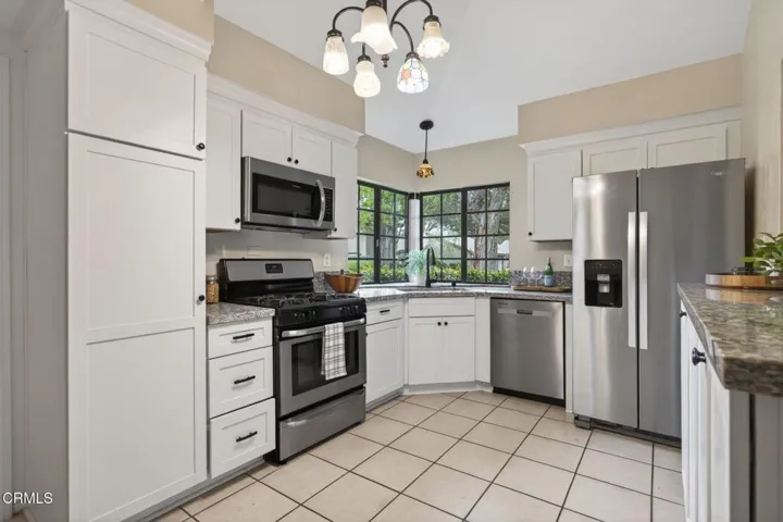 13-web-or-mls-Upmarket Media-3720ViaP050