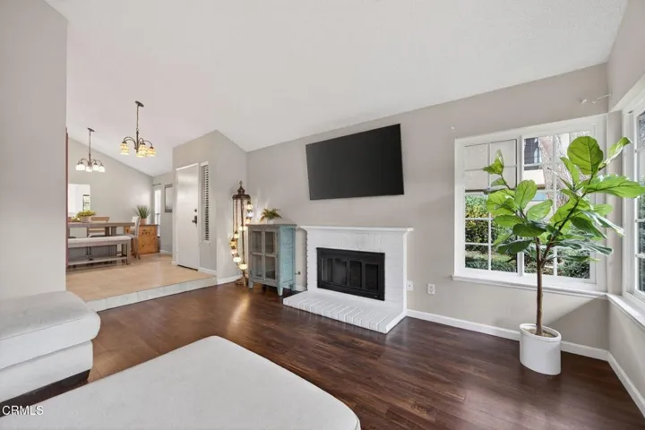 9-web-or-mls-Upmarket Media-3720ViaP031