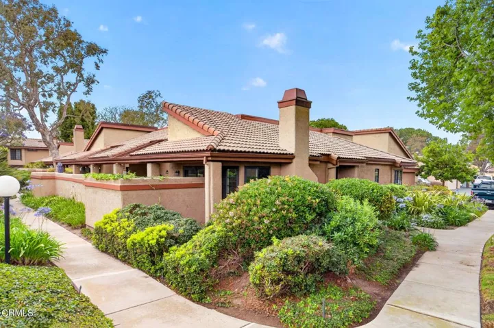 5-web-or-mls-Upmarket Media-3720ViaP019