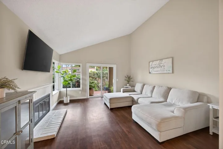 7-web-or-mls-Upmarket Media-3720ViaP025