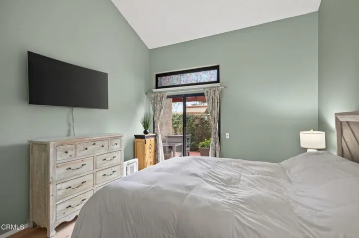 21-web-or-mls-Upmarket Media-3720ViaP073