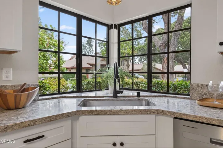 16-web-or-mls-Upmarket Media-3720ViaP059