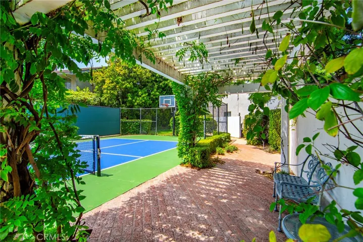 3861 Braewood Court, Tarzana, California 91356