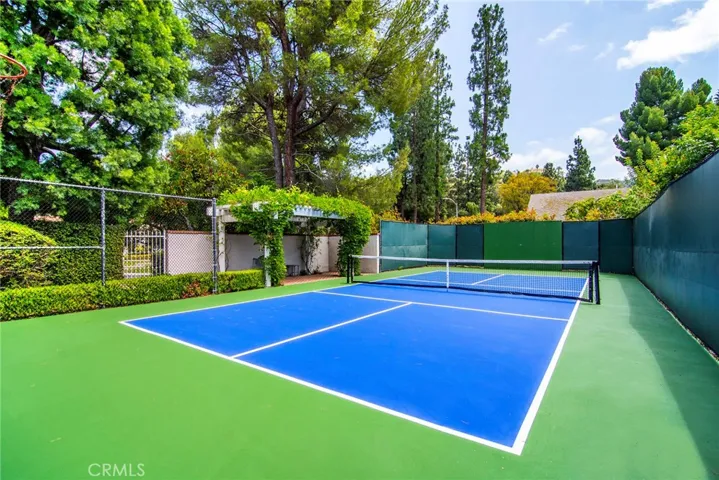 3861 Braewood Court, Tarzana, California 91356