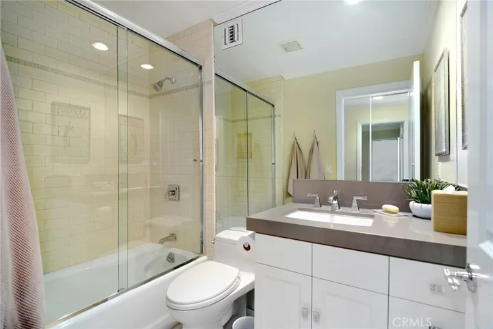 3861 Braewood Court, Tarzana, California 91356