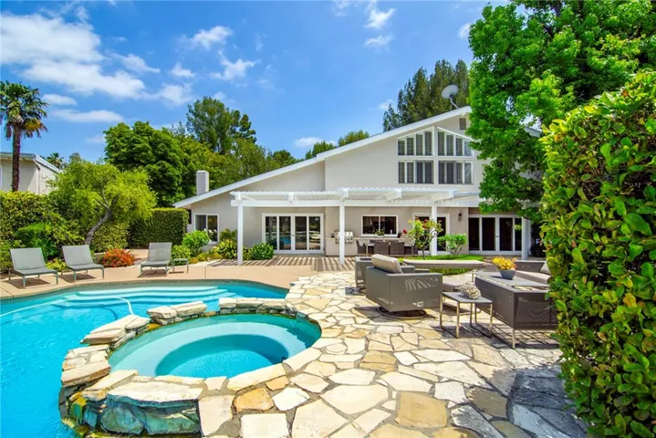 3861 Braewood Court, Tarzana, California 91356