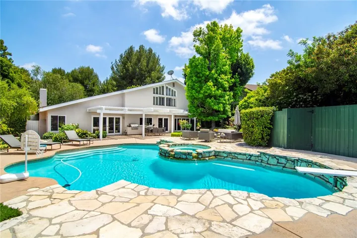 3861 Braewood Court, Tarzana, California 91356