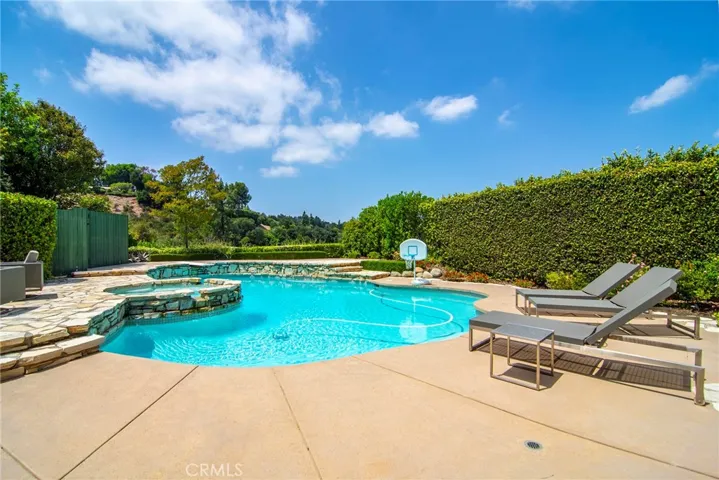 3861 Braewood Court, Tarzana, California 91356