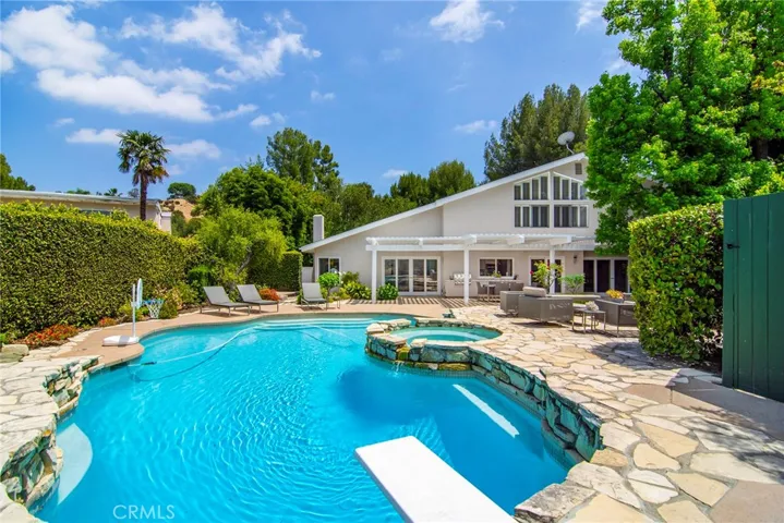 3861 Braewood Court, Tarzana, California 91356