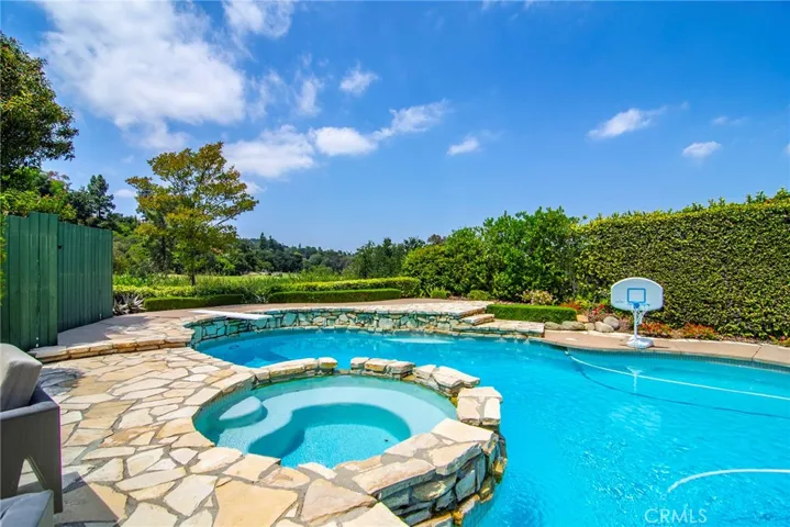 3861 Braewood Court, Tarzana, California 91356