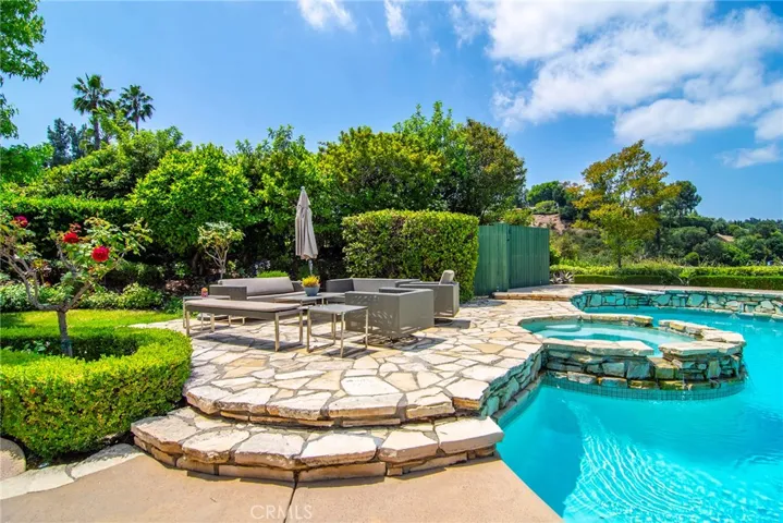 3861 Braewood Court, Tarzana, California 91356