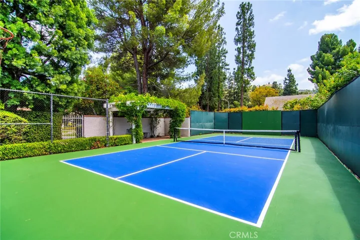 3861 Braewood Court, Tarzana, California 91356