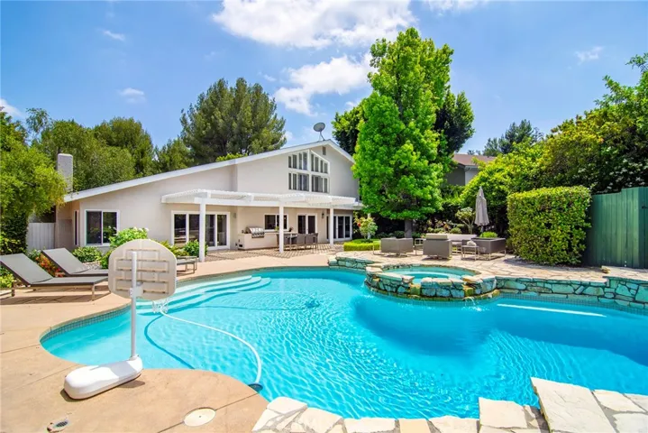 3861 Braewood Court, Tarzana, California 91356