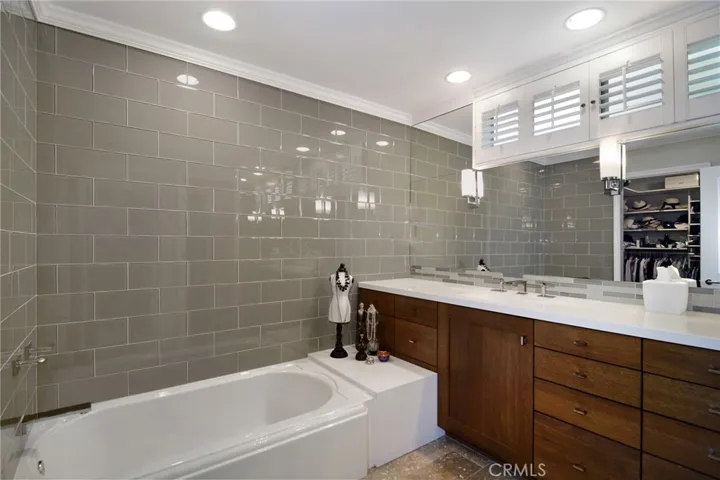 3861 Braewood Court, Tarzana, California 91356