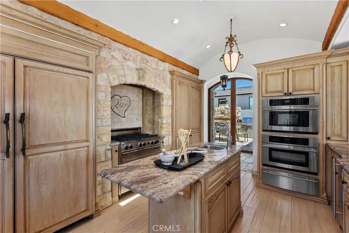 10 S La Senda, Laguna Beach, California 92651