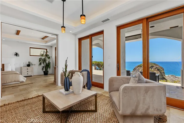 10 S La Senda, Laguna Beach, California 92651