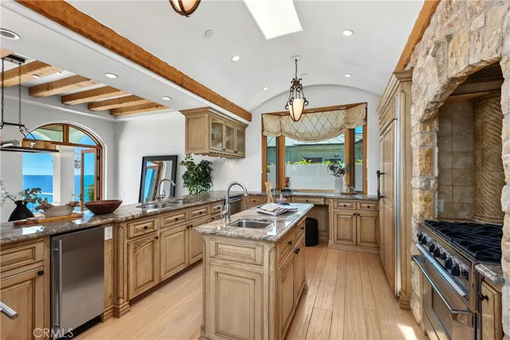 10 S La Senda, Laguna Beach, California 92651
