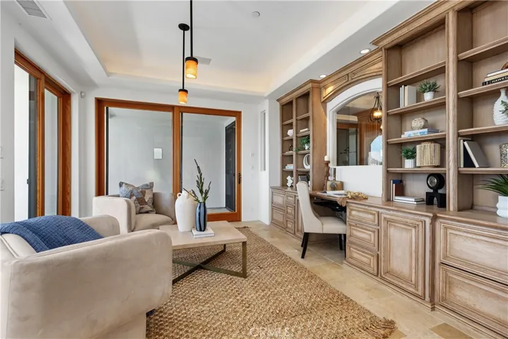 10 S La Senda, Laguna Beach, California 92651