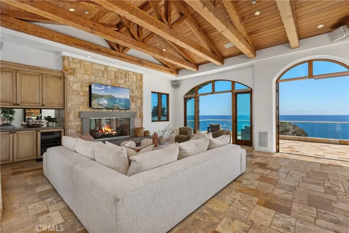 10 S La Senda, Laguna Beach, California 92651