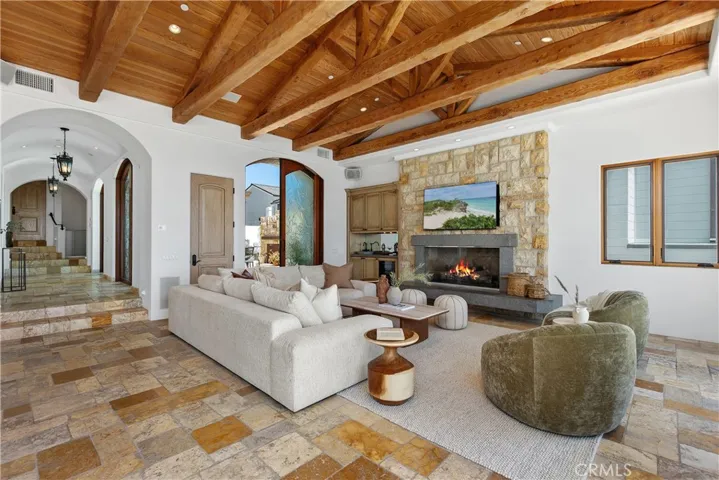 10 S La Senda, Laguna Beach, California 92651
