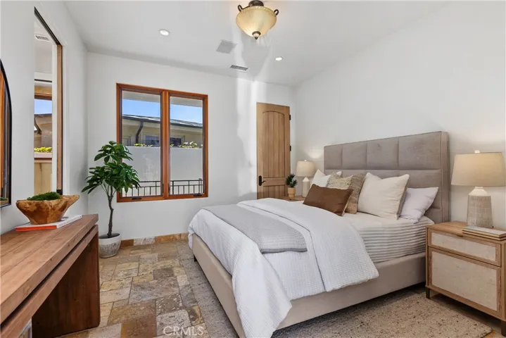 10 S La Senda, Laguna Beach, California 92651