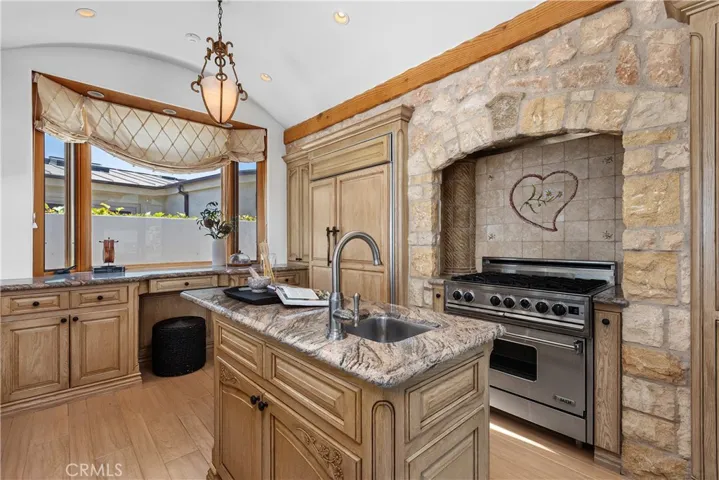 10 S La Senda, Laguna Beach, California 92651