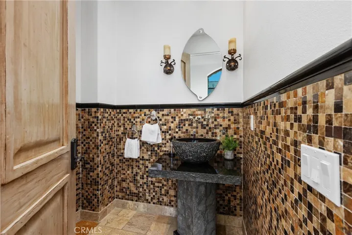 10 S La Senda, Laguna Beach, California 92651