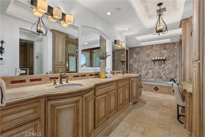10 S La Senda, Laguna Beach, California 92651