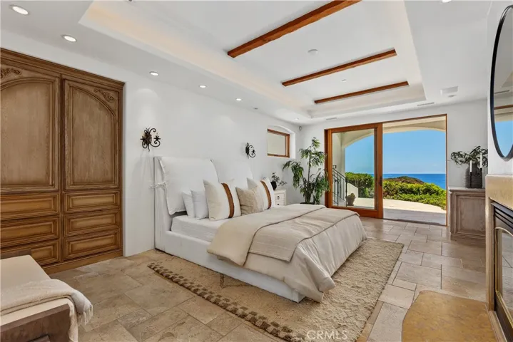 10 S La Senda, Laguna Beach, California 92651