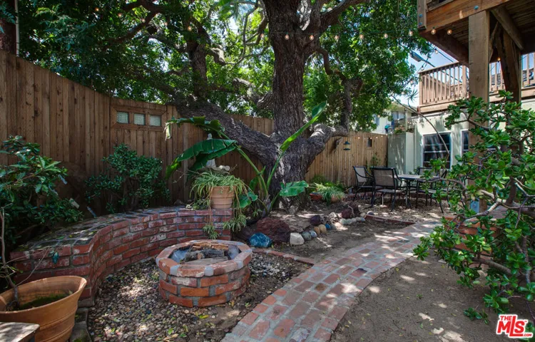 SHARED BACK YARD