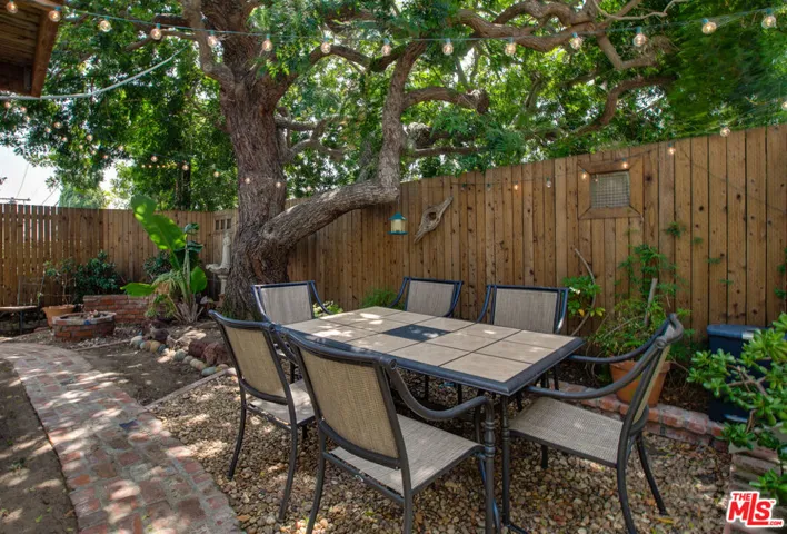 SHARED BACK YARD