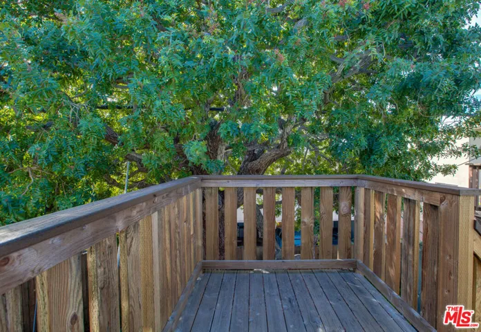 BALCONY DECK OFF KITCHEN